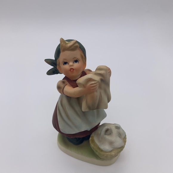 NAPCO WARE Japan Wash Day Girl Vintage Figurine # 8749 Red Dress Bandanna 6” - Picture 11 of 12